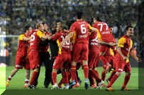 saracoglu_12mayis2012_04.jpg (75662 octets)