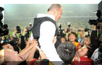 saracoglu_12mayis2012_09.jpg (56826 octets)